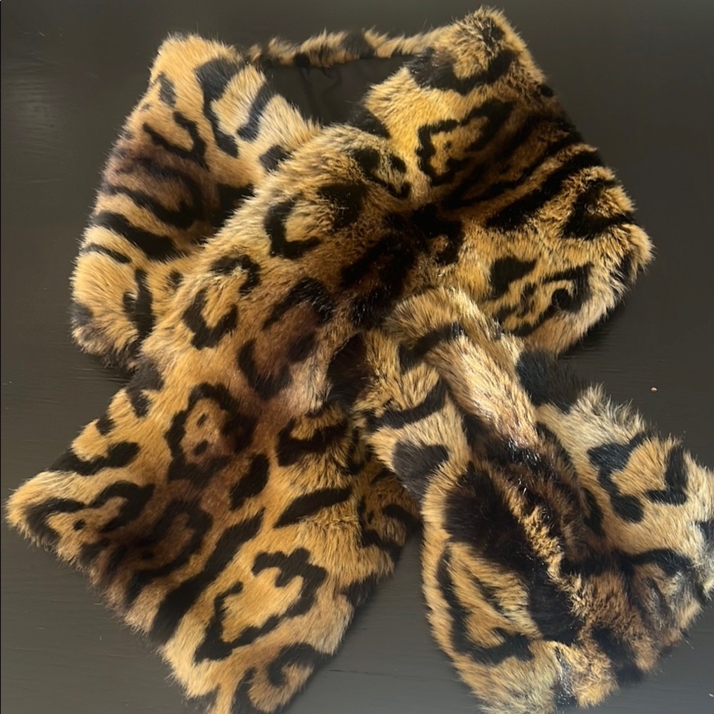 Leopard Print Faux Fur Scarf